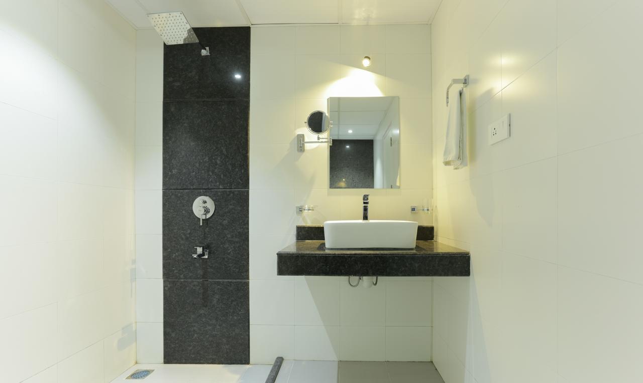 Hotel Crown Suites Kochi Exterior foto