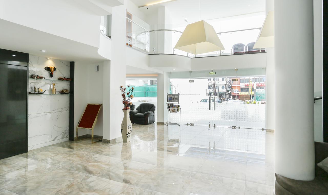 Hotel Crown Suites Kochi Exterior foto