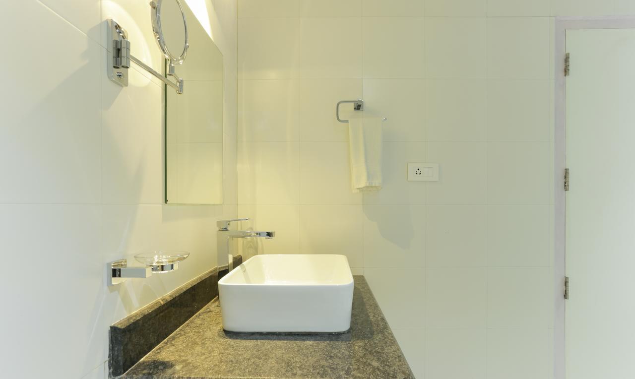 Hotel Crown Suites Kochi Exterior foto